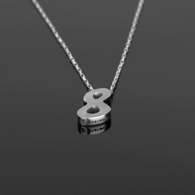 8 esential M